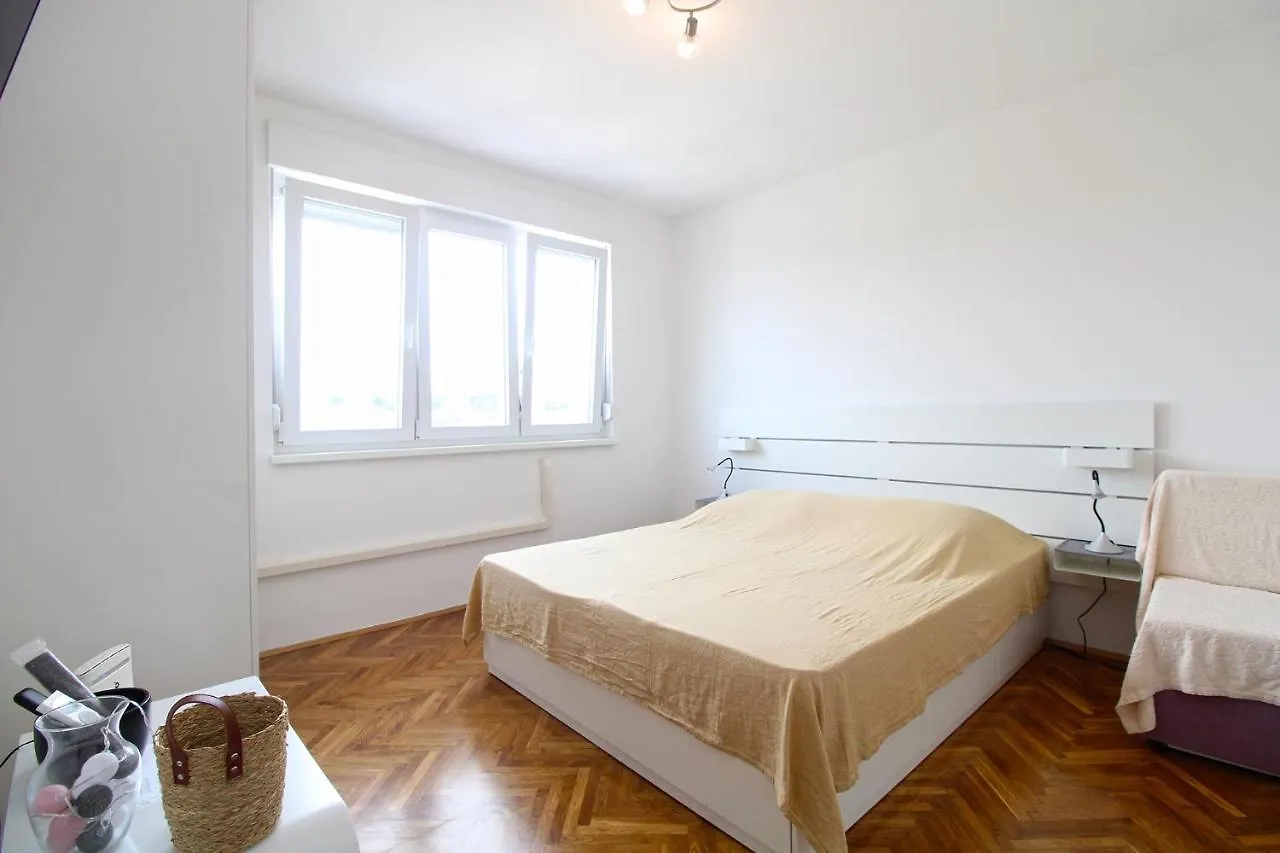 Apartment Dragan 2296 Pula
