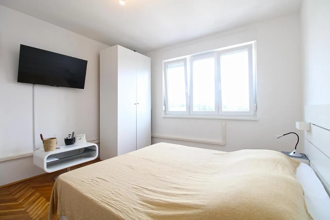 Apartment Dragan 2296 Pula Croatia